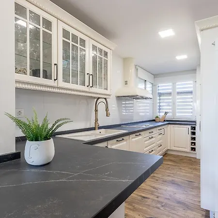 First Line Sea Views - Club & Pool & Parking By Aloha Bilbao Apartment *